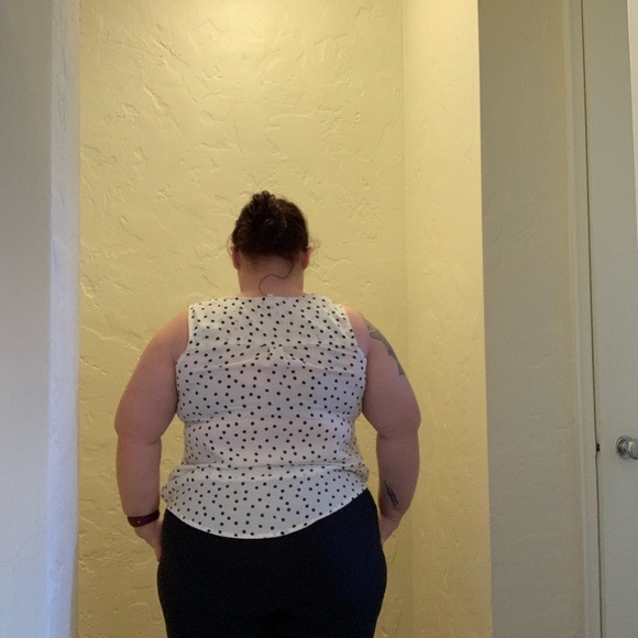 Maurices Button Down Dotted Tank Top Size L - Picture 3 of 9